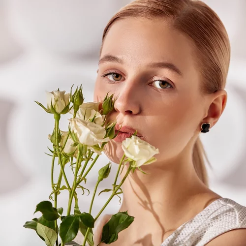 10 ολοκαίνουρια μεθυστικά αρώματα για την άνοιξη