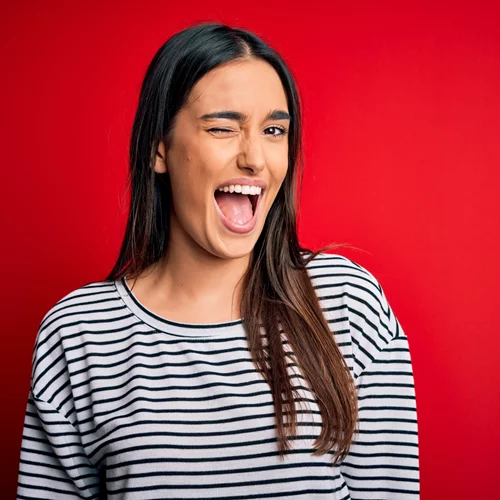 Βλεφάρισμα: Γιατί ανοιγοκλείνουμε τα μάτια; Η επιστήμη δίνει νέα απάντηση