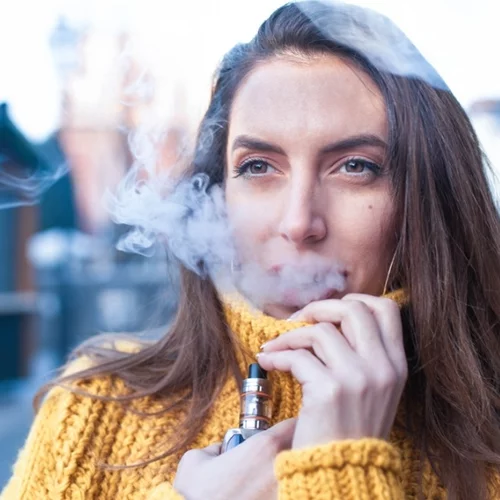 Νέα έρευνα: Η πιθανή επίδραση του ηλεκτρονικού τσιγάρου στην COVID-19