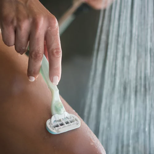 Φαγούρα μετά το ξύρισμα: Γιατί συμβαίνει και πώς θα την καταπολεμήσεις