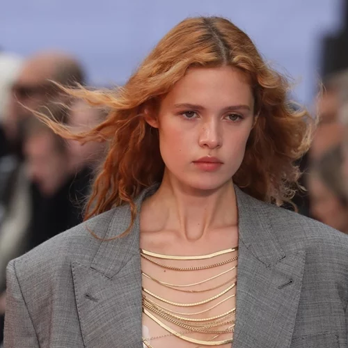 To τέλειο "last-minute" χτένισμα για τα parties των γιορτών