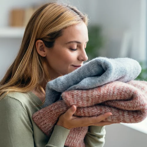 Μάλλινα: 5 σημάδια ότι ήρθε η ώρα να αποχωριστείς τα βαριά ρούχα