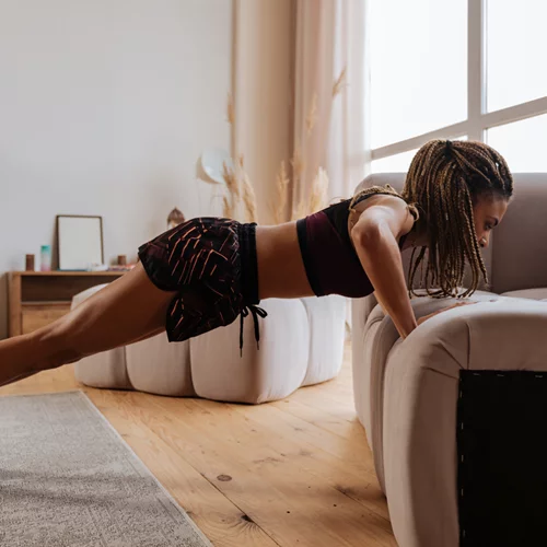 Push ups: 4 διαφορετικές εκδοχές της κλασικής άσκησης για να γυμνάσεις ολόκληρο το σώμα