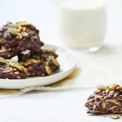 Πανεύκολα σοκολατάκια με γιαούρτι και ξηρούς καρπούς: Το πιο ελαφρύ γλυκό για το Πάσχα