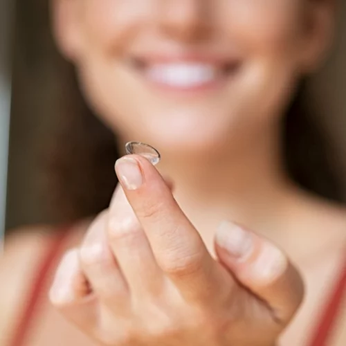 Μπορείς να κάνεις μπάνιο με φακούς επαφής;