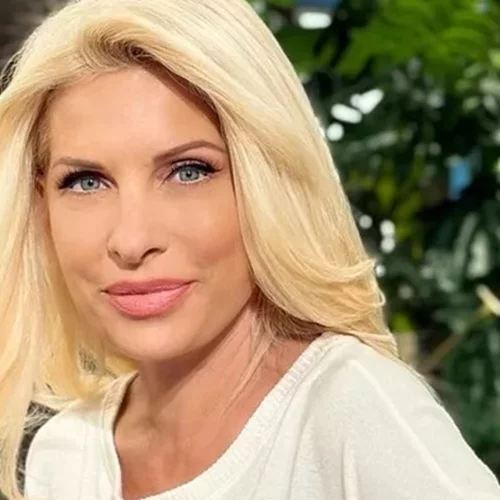 Αγνώριστες αλλά απόλυτα αληθινές: 15 Ελληνίδες celebrities δείχνουν περήφανα τα φυσικά μαλλιά τους