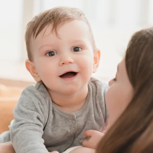 Νταντάδες της γειτονιάς: τι είναι το πρόγραμμα, ποιους αφορά, ποιοι μπορούν να εργαστούν