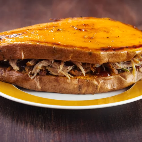 Δοκίμασε το πιο υγιεινό burger που αντί για ψωμί έχει γλυκοπατάτα!