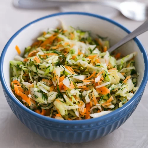 Τρεις λόγοι που βάζω πάντα πιπέρι στη σαλάτα λάχανο