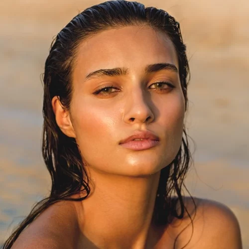 Glossy lids: H hot τάση μακιγιάζ του καλοκαιριού θέλει "υγρά βλέφαρα"