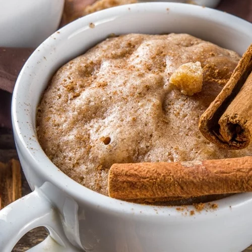 Η πιο εύκολη μηλόπιτα μέσα σε κούπα, έτοιμη σε μόλις 5 λεπτά