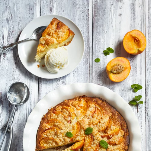 Φθινοπωρινό κέικ με ροδάκινα, σταφίδες και ανανά