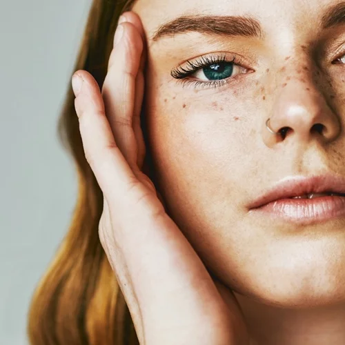 Γιατί γίνεται κατακράτηση υγρών στο πρόσωπο;