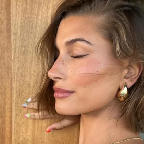 Ξέχασε τα nude μανικιούρ! Αυτή είναι η νέα μεγάλη τάση στα νύχια