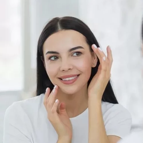 3 λόγοι να προσθέσεις έναν ορό υαλουρονικού οξέος στη ρουτίνα σου