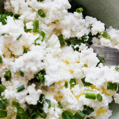 Cottage cheese: Πότε το δημοφιλές τυρί μπορεί να γίνει "παγίδα" για την υγεία σου