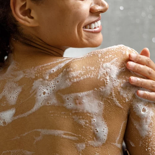 Τα ευωδιαστά αφρόλουτρα φαρμακείου που θα λατρέψεις το καλοκαίρι