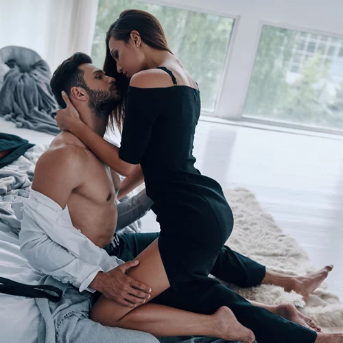 Οι καλύτερες σεξουαλικές στάσεις για να ξαναζωντανέψεις τη σπίθα στη σχέση σου