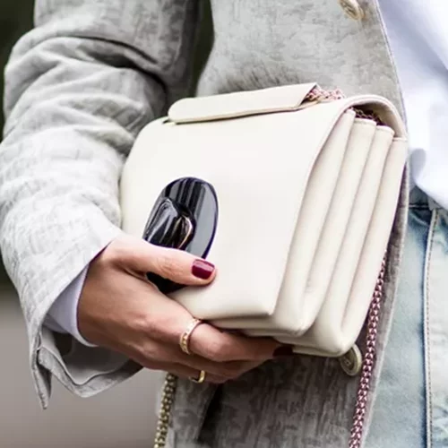 Έχεις κοντά νύχια; Οι τάσεις της χρονιάς που θα τα αναδείξουν