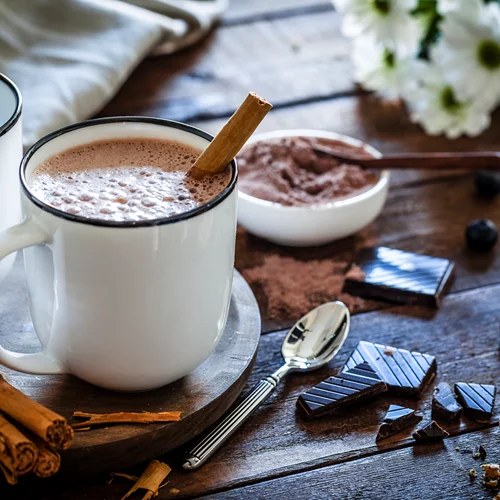 Vegan ρόφημα σοκολάτας: Ό,τι καλύτερο για τα κρύα απογεύματα των γιορτών