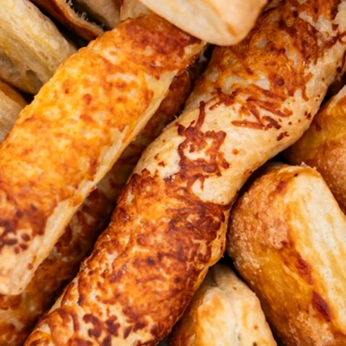 Αφράτα τυροκούλουρα έτοιμα σε 15 λεπτά: Σούπερ λαχταριστό, τραγανό σνακ – τέλειο για κάθε στιγμή