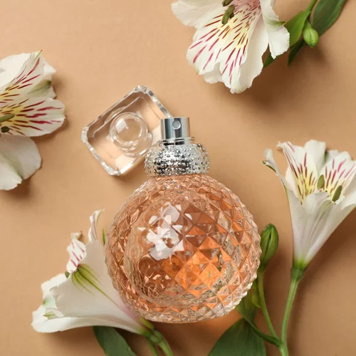 5 μεθυστικά αρώματα που μοσχοβολούν σαν ένα μπουκέτο λουλούδια