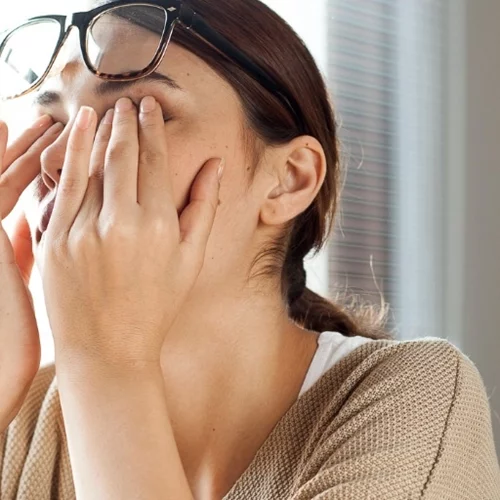Ξεκούραστα μάτια: 7 έξυπνοι τρόποι να απαλλαγείς από την κόπωση