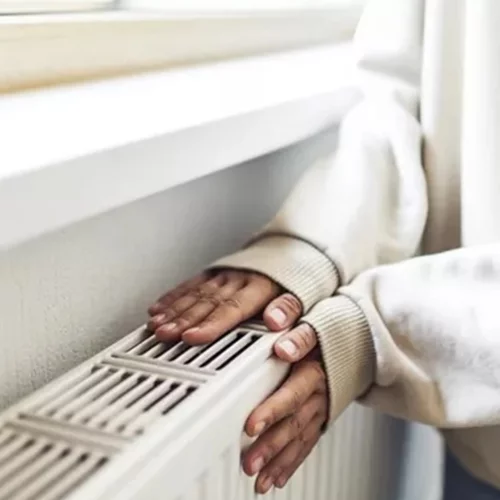 Πώς να καθαρίσω το καλοριφέρ; Ο εύκολος τρόπος που έγινε viral στο TikTok