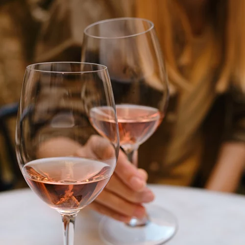 Γιατί δεν πρέπει να πίνουμε αλκοόλ πριν κοιμηθούμε