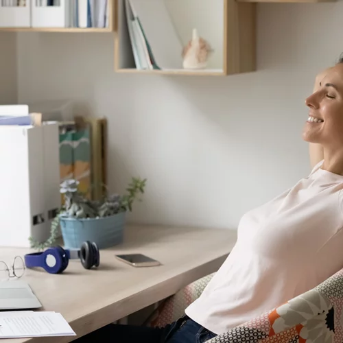 Κάνε αυτή την άσκηση κοιλιακών στο κάθισμα του γραφείου σου | βίντεο