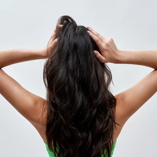 Μαλλιά με μεταξένια υφή; 5 μάσκες για ασυναγώνιστη λάμψη και απαλότητα