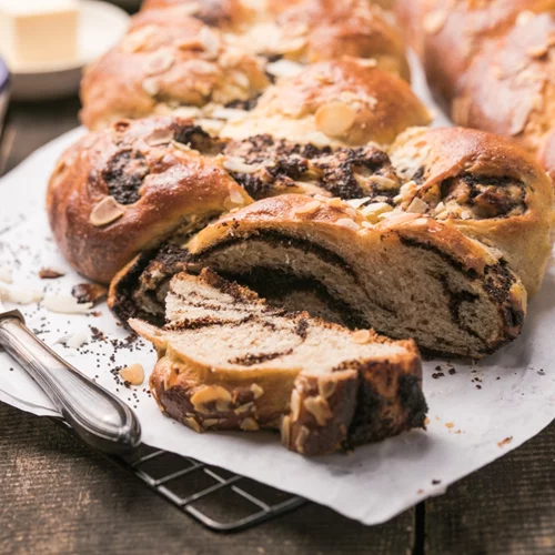 Τσουρέκι ή κέικ: Πώς θα τα καταναλώσεις με υγιεινό τρόπο;