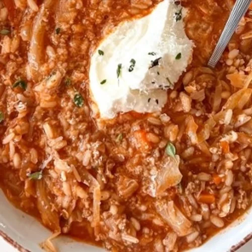 Λαχανοντολμάδες... χωρίς τύλιγμα: Η viral συνταγή σε μία κατσαρόλα που θα σου λύσει τα χέρια