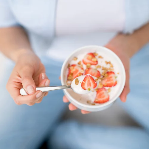 Γιατί πρέπει να τρως γιαούρτι όταν κάνεις δίαιτα (και όταν δεν κάνεις);