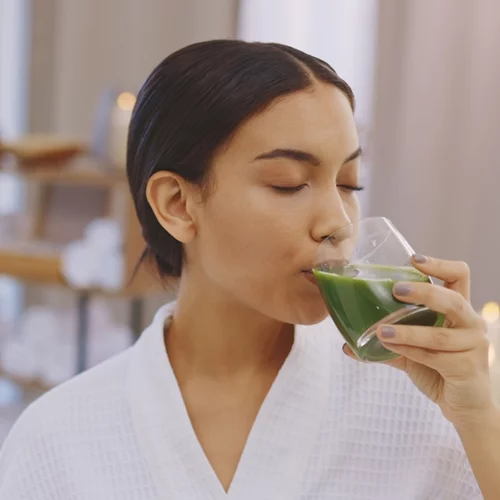 Πέντε κοινοί μύθοι αποτοξίνωσης που διαιωνίζονται στη διατροφική κουλτούρα