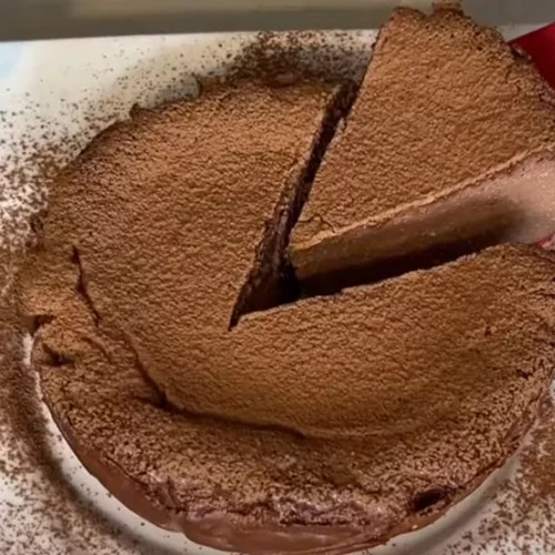 Το πιο viral σοκολατένιο cheesecake με 3 -μόνο- υλικά: Πρέπει οπωσδήποτε να το δοκιμάσεις