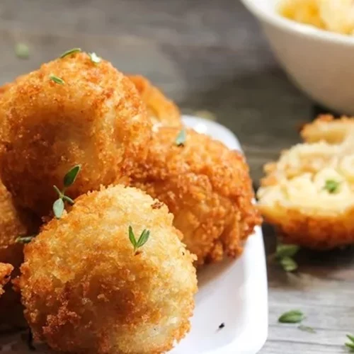 Οι πιο εύκολες τυροκροκέτες που θα φτιάξεις σήμερα: Μόνο με 2 υλικά