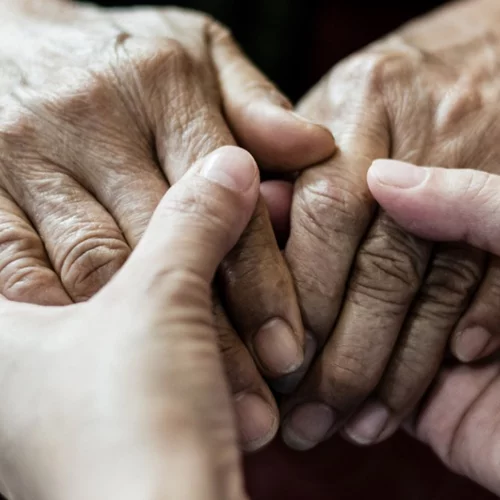 Ποιος θα φροντίζει αυτούς που μας φροντίζουν;