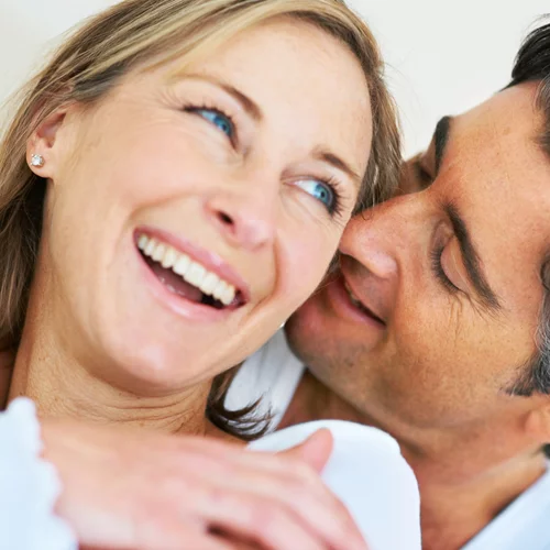 Μπήκα στην εμμηνόπαυση: "Μπορώ να συνεχίσω να απολαμβάνω μια υγιή ερωτική ζωή;"