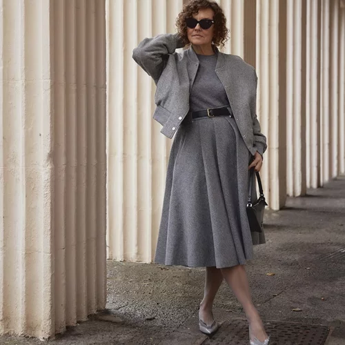 Μπήκε ο Φεβρουάριος: Τα πιο κομψά looks για γυναίκες άνω των 50