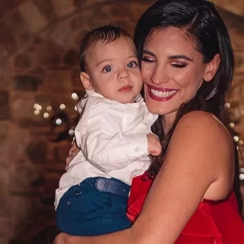 Θα γίνεις νονά; Τα πιο κομψά χτενίσματα που αγαπούν οι Ελληνίδες celebrities