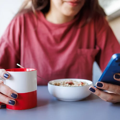 Επικίνδυνα διατροφικά κόλπα του Instagram και του TikTok που δεν πρέπει να πιστέψεις