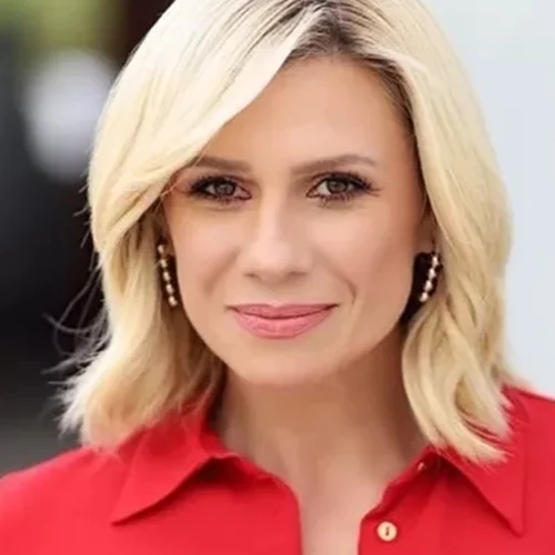 Νεανική επιδερμίδα χωρίς botox: Ο παράδοξος τρόπος που η Κατερίνα Καραβάτου επιλέγει κρέμες προσώπου