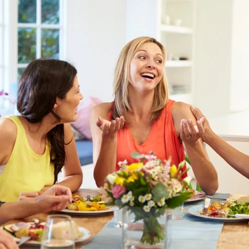 Καλή ζωή στην εμμηνόπαυση: Οι ορμόνες, τα συμπτώματα και ο ρόλος της άσκησης και της διατροφής