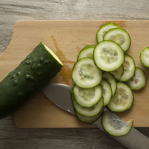 Βάζεις αγγούρι στη σαλάτα; Δες τι κερδίζει σο σώμα σου - χωρίς καν να το καταλαβαίνεις