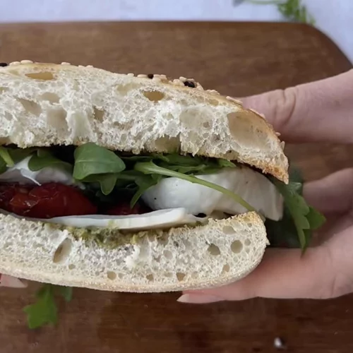 Το σαντουιτσάκι που θα σε κάνει να "γλείφεις τα δάχτυλά σου" – Υγιεινό και γκουρμέ με 6 υλικά