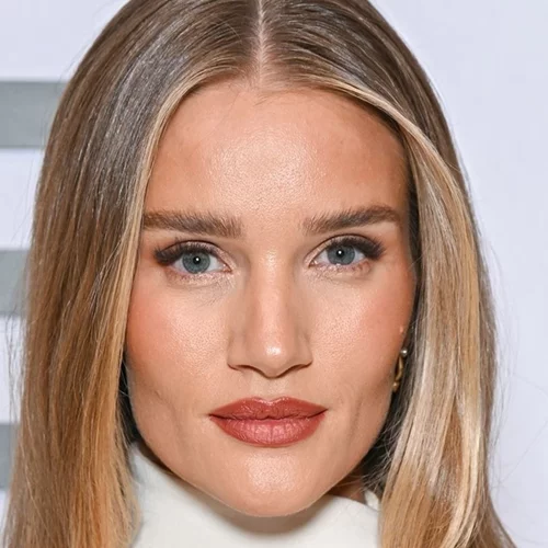 Υγρό ρουζ: Οι 4 καλοκαιρινές αποχρώσεις για συγκλονιστικό make up look