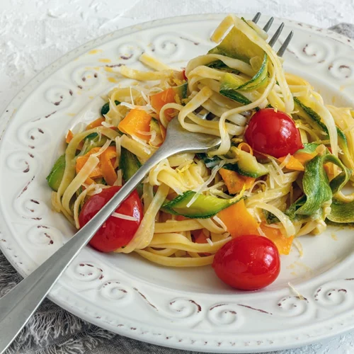 Λιγκουίνι με λεμόνι και κολοκυθάκια - Mοσχομυρίζει και θυμίζει καλοκαίρι