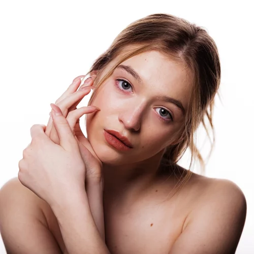 5 viral υγρά ρουζ για να δημιουργήσεις τα "αναψοκοκκινισμένα ζυγωματικά"