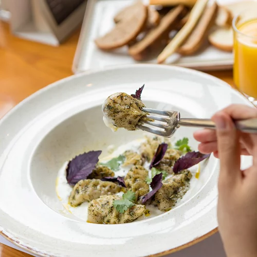 Έφαγα πολύ τις προηγούμενες μέρες: Τα 5 βήματα για να μην πάρουμε βάρος